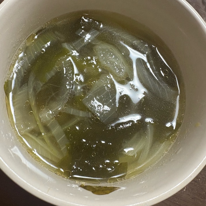 わかめと玉ねぎの中華スープ